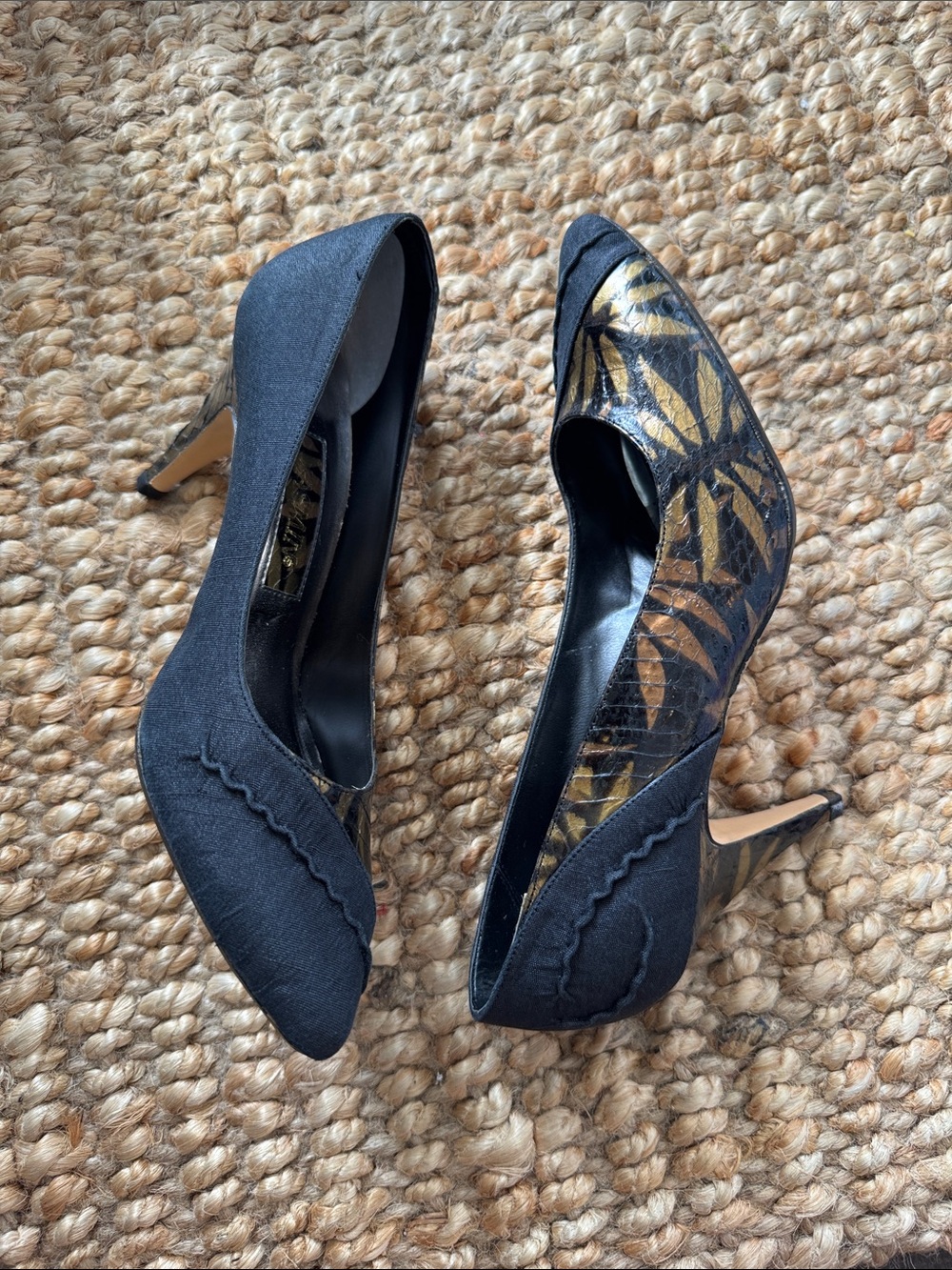 Vintage Jasmin Black & Bronze Pointed Toe Kitten Heels Size 5.5